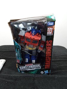 Transformer toy generations war for Cybertron Earthrise Leader
