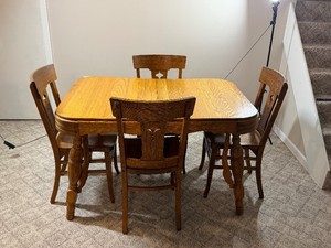 Vintage Solid Wood Dining Room Table &amp 4 ChairsBRING HELP TO LOAD