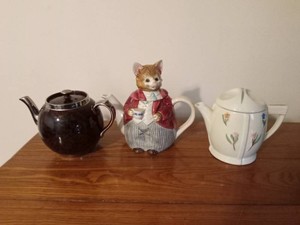 3 Teapots