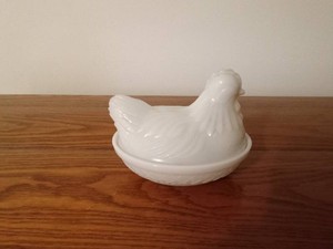 Vintage 1930s-50s small Hen on Nest