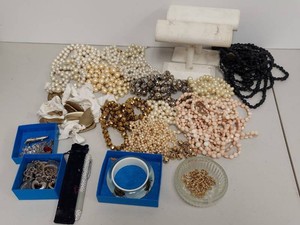 Lot Including Faux Pearl & Beaded Necklaces Chains Costume Jewelry