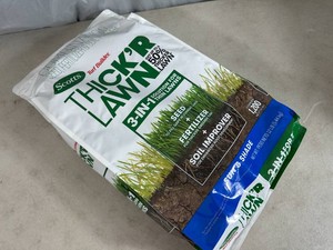 New 12 lb Bag of Scotts Turf Builder Thickr Lawn Seed and Fertilizer