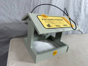 New Birds Choice Fly-Thru Bird Feeder