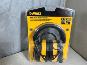 New Dewalt AMFM Radio Hearing Protection Ear Muffs