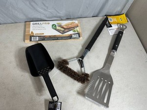 New Grilling Planks, Pellet Scoop, Palmyra Bristle Grill Brush and High End Spatula