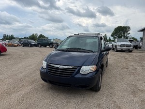 2005 Chrysler Town & Country Handicap van