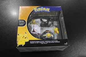 Pokemon  Ultimate Throw n Pop Battle Set