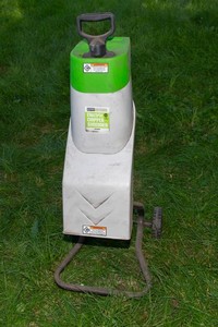 Chicago Electric Outdoor Electric Chipper Shredder