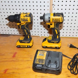 DeWalt Cordless Drill & Impact Driver Set with Batteries and Charger