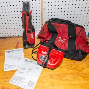 Milwaukee FORCE LOGIC Press Tool with M12 Battery & Charger