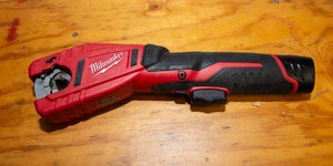 Cordless Copper Tubing Cutter with Battery