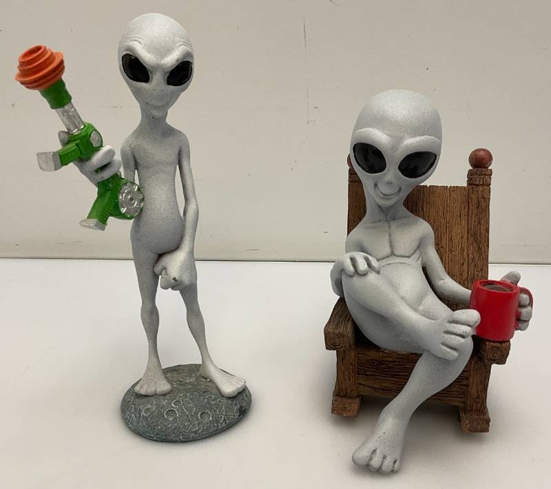 Collectible Bella Haus Designs Alien Figurines Tallest is 7.5