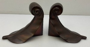 Neoclassical Acanthus Leaf-Shaped Foliate Brass Bookends 4 x 5 14 x 6