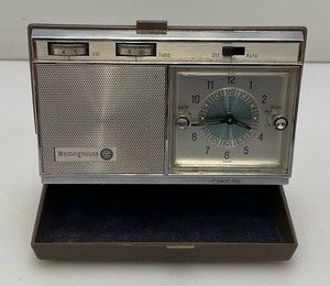 Vintage Mid-Century Westinghouse Travel Clock AM Radio
