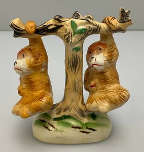 Very Cool Vintage Made in Japan Monkeys Swinging From Tree Salt And Peppers Shakers 3 x 4