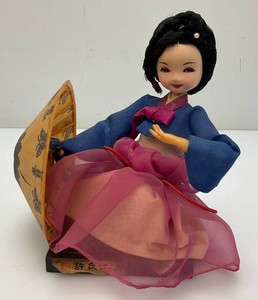 Vintage Collectible Korean Big Eyes Bradley Style Silk Doll On Base 6 x 6 12