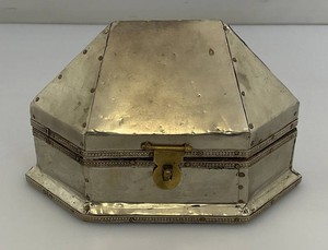 Antique Hexagonal Metal Jewelry Box With Latch Closure 3 12 x 4 x 6