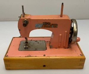 Vintage KAYanEE Sew Master Kids Sewing Machine 4 12 x 7 x 8 12