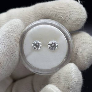 1.01 Carat Total Weight Lab-Grown Round Brilliant Diamond Matched Pair Retail Estimate $1,515  $50 Gift Certificate Included VIDEO