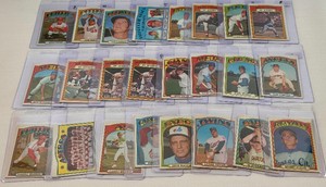1972 Topps Baseball Set Break Lot #4 - 25 Unique Cards Numberd Between #273-326 - Vintage Cards