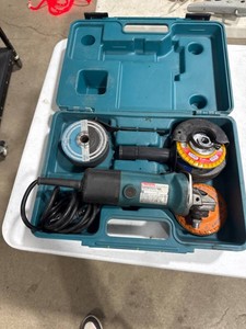 Makita Angle Grinder Kit