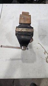 Black Metal Bench Vise