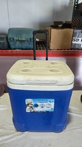 Igloo Ice Cube Wheeled Cooler