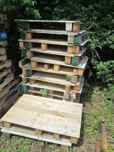 20 Half sized wood pallets...