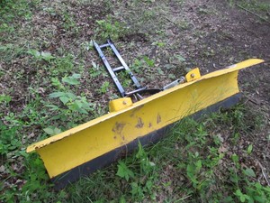 Yellow Metal straight edge MOOSE Pl...