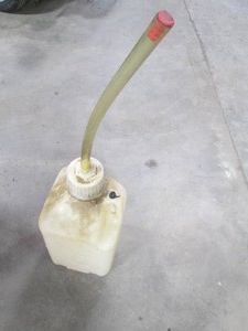 White 5-gallon 21in racing gas can ...