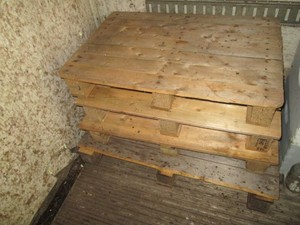 4 wood half size pallets...