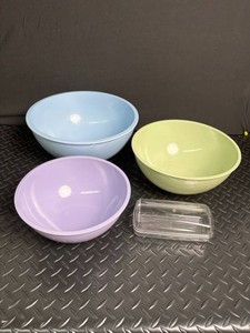 Pastel Melamine Mixing Bowl Set With Storage Container (Lot of 4)