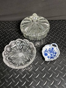 Mixed Lot of 3 Decorative Glass & Porcelain Dishes