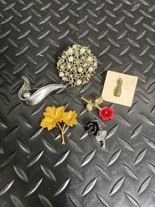 Floral Brooch Pin Mixed Lot (Lot of 7)