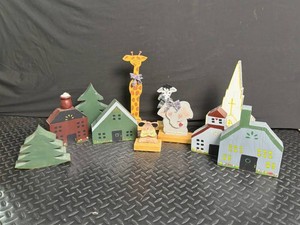 Noahs Ark Hand-Painted Wooden Figure Set