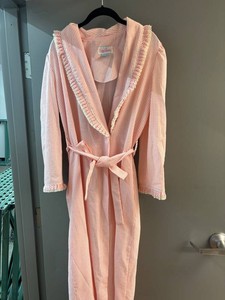 Evelyn Pearson 5355 Robe Size Medium