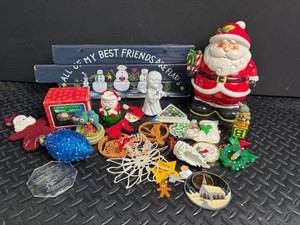 Christmas Ornament Mixed Lot in Green Tote