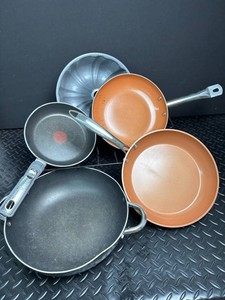 Mixed Cookware Lot With Bundt Pan & Rack