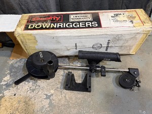 Scotty 1050C Depthmaster Manual Downrigger 23 Fixed Arm