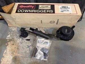 Scotty 1050C Depthmaster Manual Downrigger 23 Fixed Arm