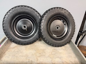 18 Turf Tires (max. 400 LBS.) (x2)