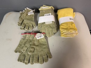 18 Sleeves, Cutgaurd Gloves 4 Pair Medium, 4 Pair Small