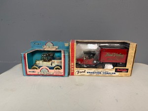 ERTL 1918 Ford Run About and ERTL 1918 Ford Tractor Trailer Limited Edition Collectible Coin Banks 125 Scale