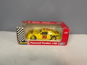 Revell Pennzoil Pontiac #30 Michael Waltrip 124 Scale
