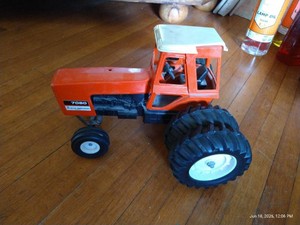 Allis-Chalmers Die Cast 7080 Tractor - 11 Long