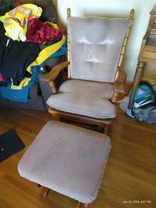 Best Home Furnishings Glider & Ottoman