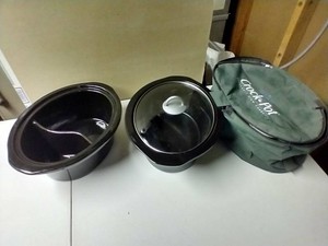 (2) Crock Pot Inserts - (1) Divided & Carrying Case and Liners