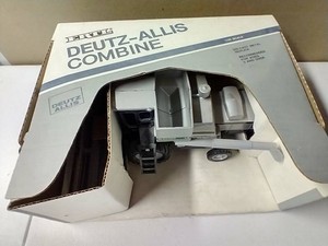 Vintage 1986 ERTL Deutz-Allis Combine 132 Scale Die Cast Metal Replica