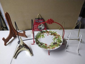 Christmas Plate & Plate Racks