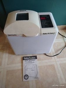 Betty Crocker Bake-It-Easy II Breadmaker - Clean